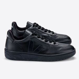Veja V-10 sneakers all black